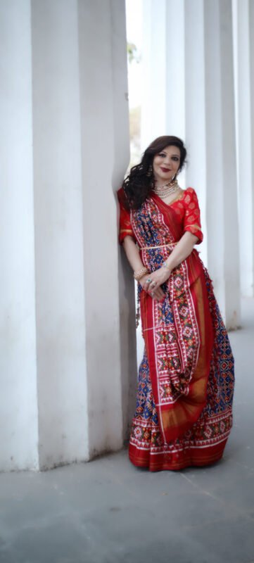 Dolly Jain - How to wear a Bandhani Silk Saree in Seedha Palla Style | The  seedha palla style of draping, commonly worn by Gujarati women, is among  the most common styles.